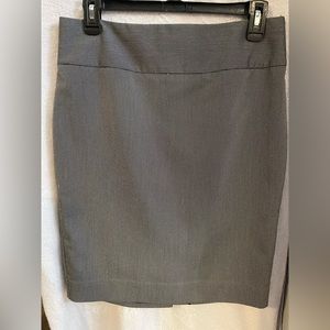 Business casual. Pencil skirt.